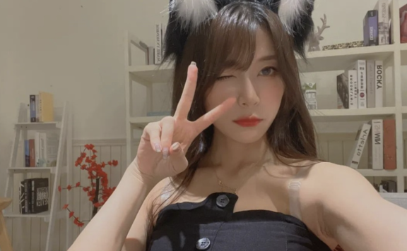 羊小雪微密圈收费资源鉴赏，B站舞蹈高能主播的风情