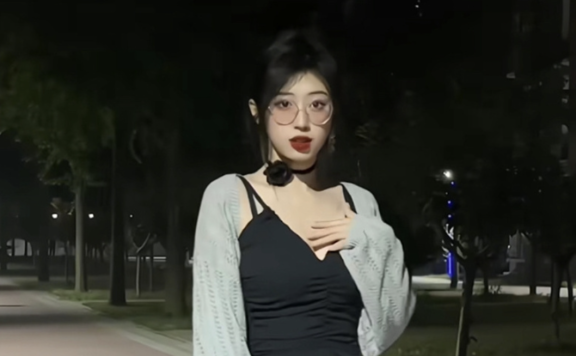 臭屁楠维密图片资源免费分享,她的瓜是什么